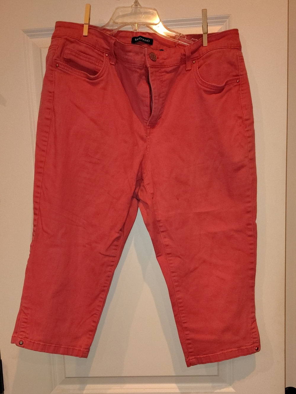 Bandolino Coral Cropped Capris